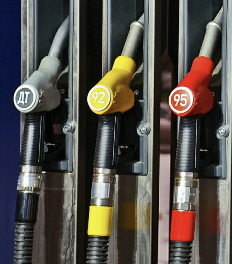 Цены на бензин остановились, но начал дорожать дизель. Что нас ждет?